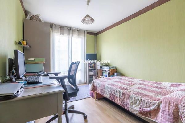 Vente                                                      Appartement
                        
                     4 pièces                      77 m2                     à Sucy-en-Brie