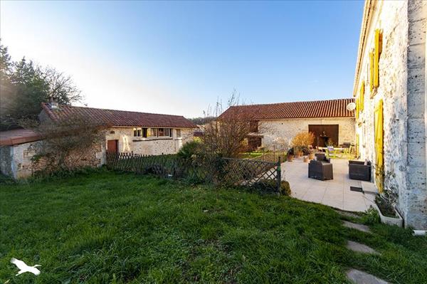 Maison à vendre |  Léguillac-de-Cercles |  8 pièces | 233 m²