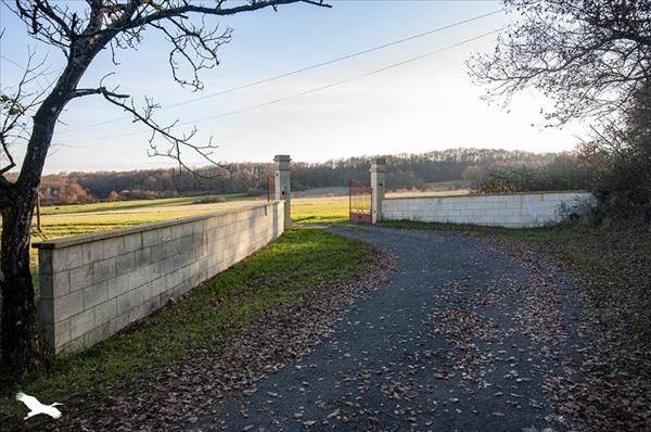 Maison à vendre |  Léguillac-de-Cercles |  8 pièces | 233 m²