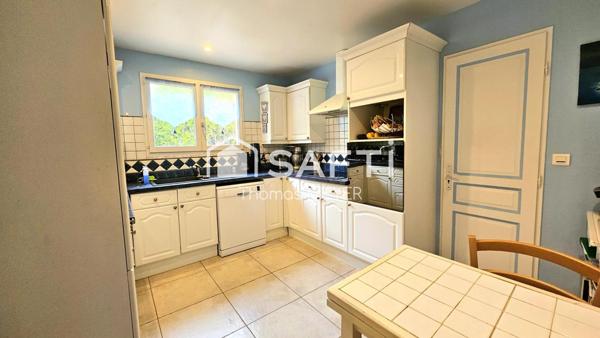 Villa T4 piscine, 2290m² clos, calme