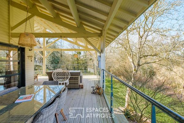 Maison d’architecte avec piscine en surplomb de rivière