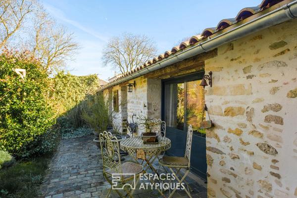 Maison d’architecte avec piscine en surplomb de rivière