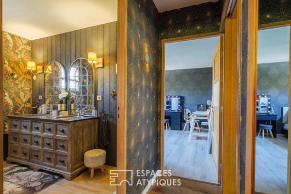 Maison d’architecte avec piscine en surplomb de rivière