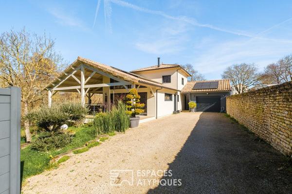 Maison d’architecte avec piscine en surplomb de rivière