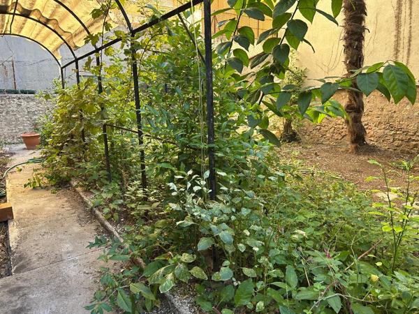 Cannes (06400) CANNES - 3 PIECES 70 M2 ENV. TRAVERSANT + JARDIN 100 m2 env. + ANNEXE