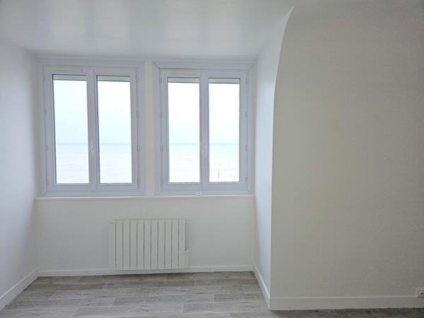 Bel appartement rénové sur front de mer, vue magnifique, 57 m2