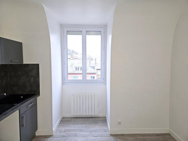Bel appartement rénové sur front de mer, vue magnifique, 57 m2