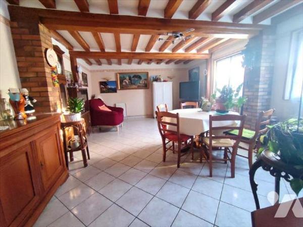 Cette maison se situe à proximité du centre ville de Louviers. Elle se compose : d'une entrée, ...