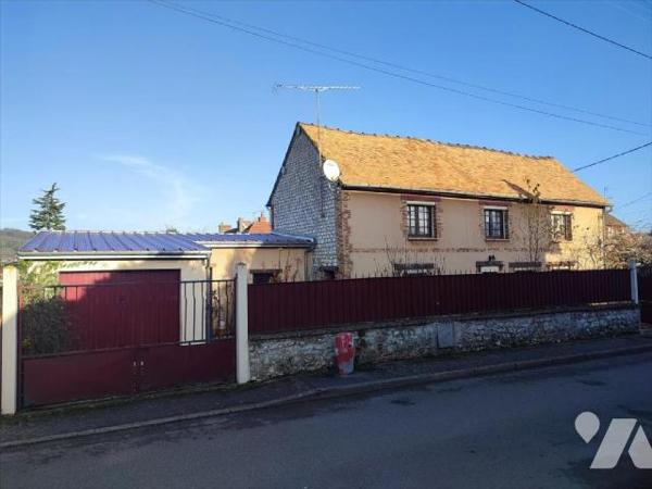 Cette maison se situe à proximité du centre ville de Louviers. Elle se compose : d'une entrée, ...