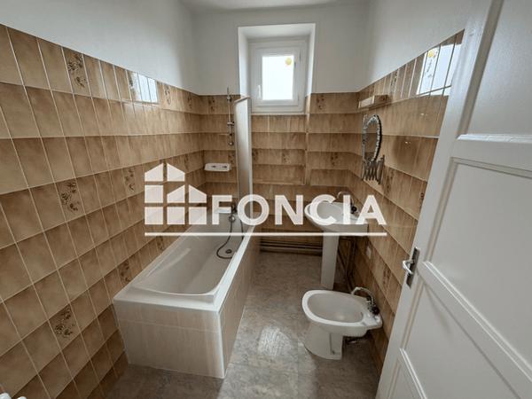 Location Appartement 2 pièces 98 m² - 67 RUE DE DOMFRONT Flers 61100