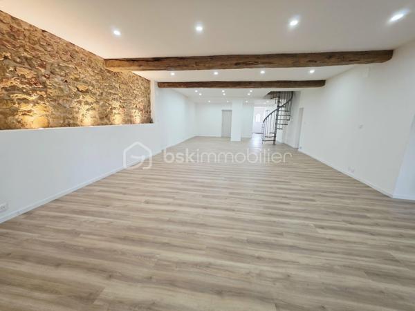 Maison de village de 345 m²