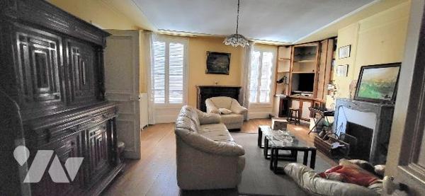 ENSEMBLE IMMOBILIER DANS PROVINS