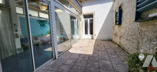 ENSEMBLE IMMOBILIER DANS PROVINS