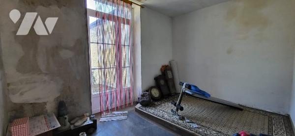 ENSEMBLE IMMOBILIER DANS PROVINS