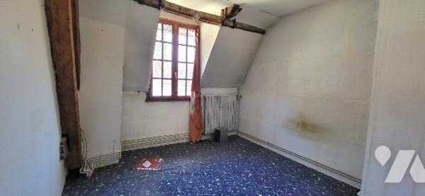 ENSEMBLE IMMOBILIER DANS PROVINS