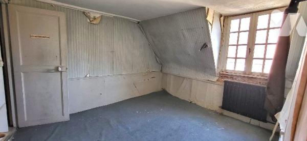 ENSEMBLE IMMOBILIER DANS PROVINS