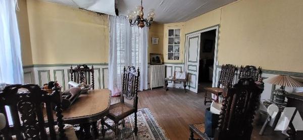 ENSEMBLE IMMOBILIER DANS PROVINS