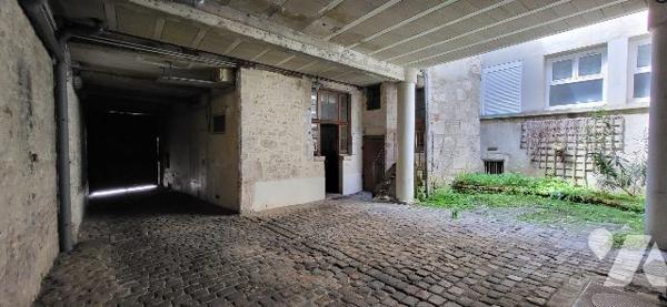 ENSEMBLE IMMOBILIER DANS PROVINS