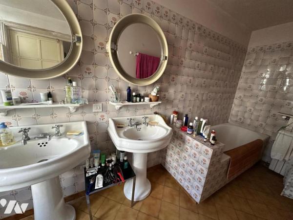 Maison centre-bourg de Catus avec grange, jardin et piscine