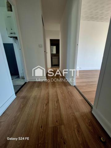 appartement dispose d'un balcon offrant un espace extérieur privé et d'une cave pour un espace de rangement supplémentaire et un box  répondant aux besoins de chacun.