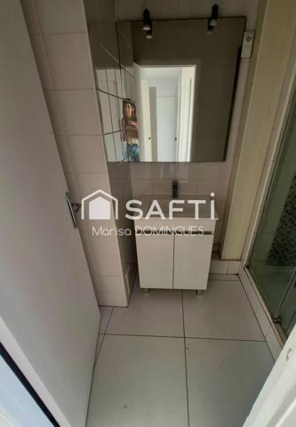 appartement dispose d'un balcon offrant un espace extérieur privé et d'une cave pour un espace de rangement supplémentaire et un box  répondant aux besoins de chacun.