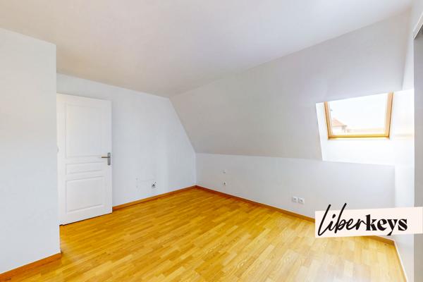 Maison en pierre T5 - 2 jardinets - 2 places de parking