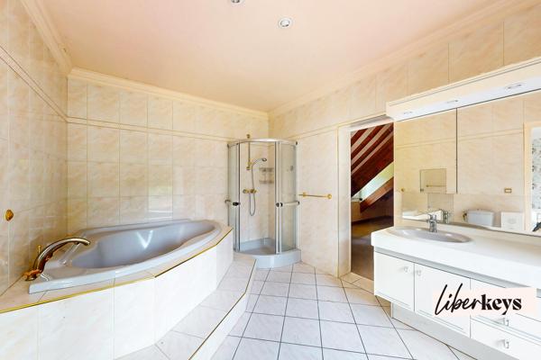 Propriété de 221 m² carrez zt 274 m² surface totale de 7 pièces dans le Vexin à la lisière de la Troesne à Trie-Château 60590 