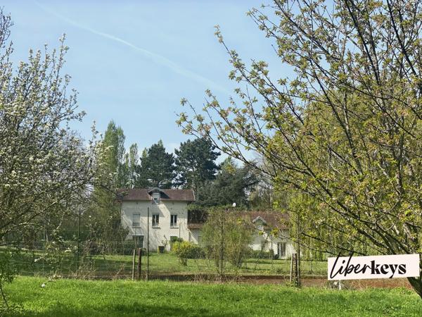 Propriété de 221 m² carrez zt 274 m² surface totale de 7 pièces dans le Vexin à la lisière de la Troesne à Trie-Château 60590 