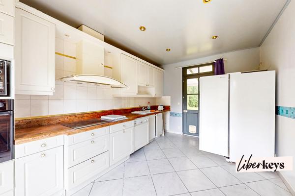 Propriété de 221 m² carrez zt 274 m² surface totale de 7 pièces dans le Vexin à la lisière de la Troesne à Trie-Château 60590 