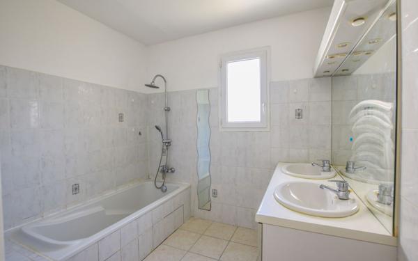 Maison à vendre    4 pièces •  Rochefort-du-Gard