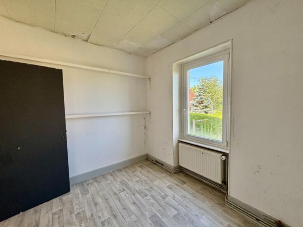 Maison F 6 à rénover , terrain de 7 ares