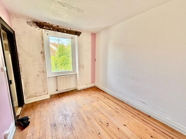 Maison F 6 à rénover , terrain de 7 ares