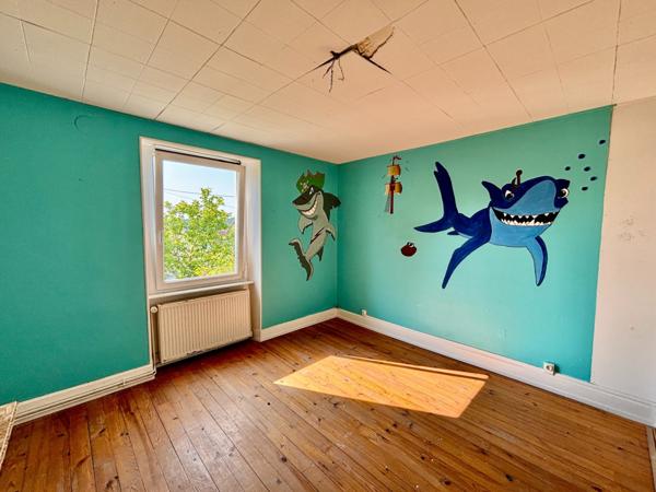 Maison F 6 à rénover , terrain de 7 ares