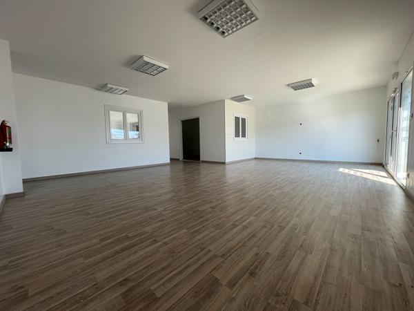Locaux commercaux Pont L Abbe D Arnoult 486 m2