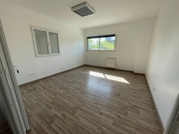 Locaux commercaux Pont L Abbe D Arnoult 486 m2