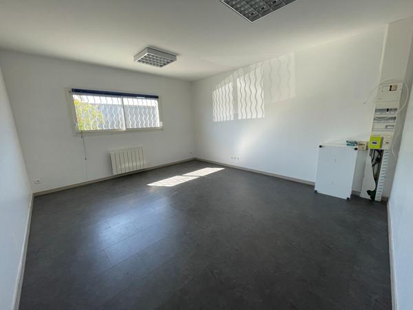 Locaux commercaux Pont L Abbe D Arnoult 486 m2