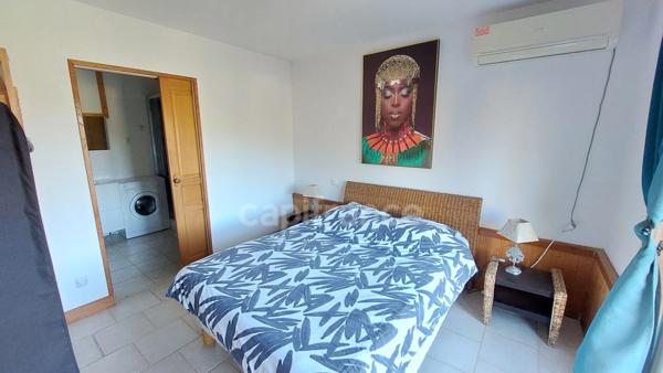 A vendre, maison de 364 m² entourée de plus de 2,5 hectares de terrain à Carsac-Aillac avec 3 gîtes meublés, une maison d'habitation et une piscine.