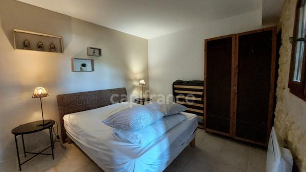 A vendre, maison de 364 m² entourée de plus de 2,5 hectares de terrain à Carsac-Aillac avec 3 gîtes meublés, une maison d'habitation et une piscine.