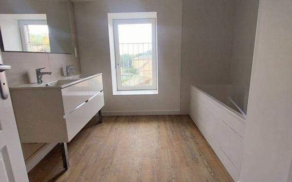 Maison à louer    6 pièces • 175 m2 Saint-Julien