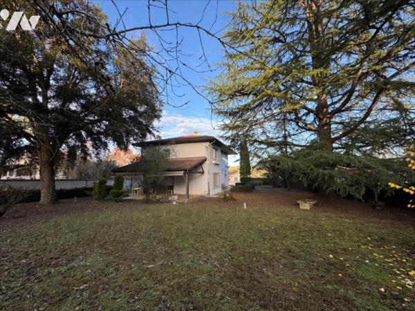 PROCHE CENTRE, GRANDE VILLA ANNEES 50 AVEC JARDIN