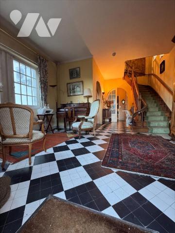 PROCHE CENTRE, GRANDE VILLA ANNEES 50 AVEC JARDIN