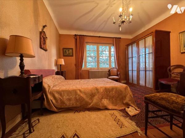 PROCHE CENTRE, GRANDE VILLA ANNEES 50 AVEC JARDIN