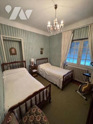 PROCHE CENTRE, GRANDE VILLA ANNEES 50 AVEC JARDIN