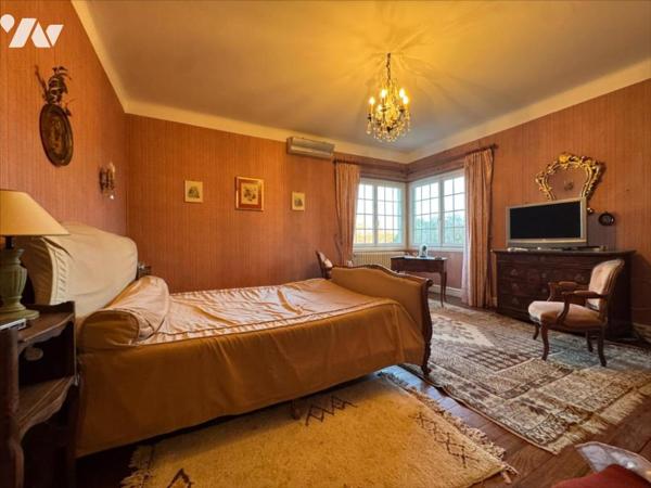 PROCHE CENTRE, GRANDE VILLA ANNEES 50 AVEC JARDIN