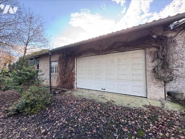 PROCHE CENTRE, GRANDE VILLA ANNEES 50 AVEC JARDIN