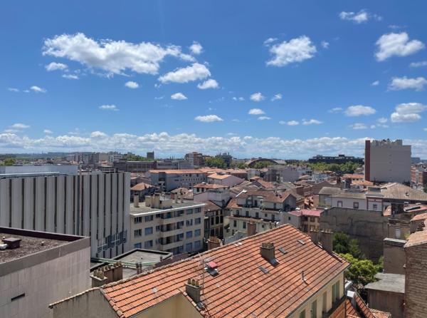 Bureau 4 pièces - 104 m²