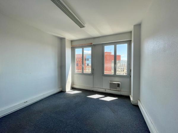 Bureau 4 pièces - 104 m²