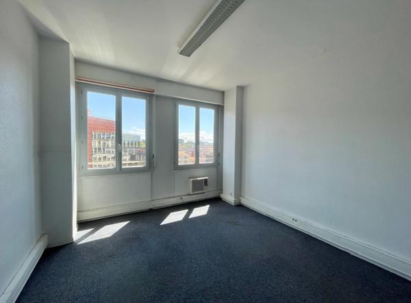 Bureau 4 pièces - 104 m²