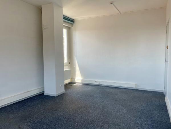 Bureau 4 pièces - 104 m²