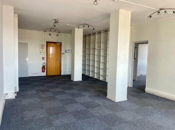 Bureau 4 pièces - 104 m²